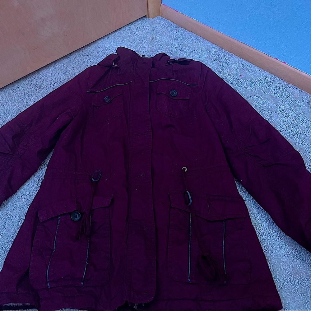 I’m selling a jacket that I don’t wear anymore it’s a beautiful jacket!